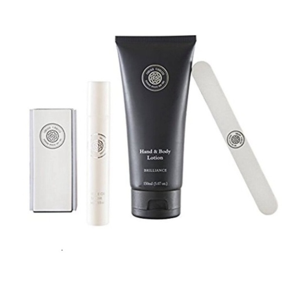 Forever Flawless Brilliance Nail Care Kit - NEW Factory Sealed - Picture 1 of 6